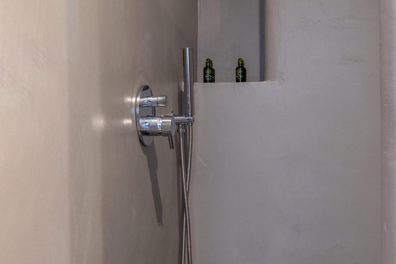 Sand Gem - Beach Apartments Perivolos  Bagian luar foto