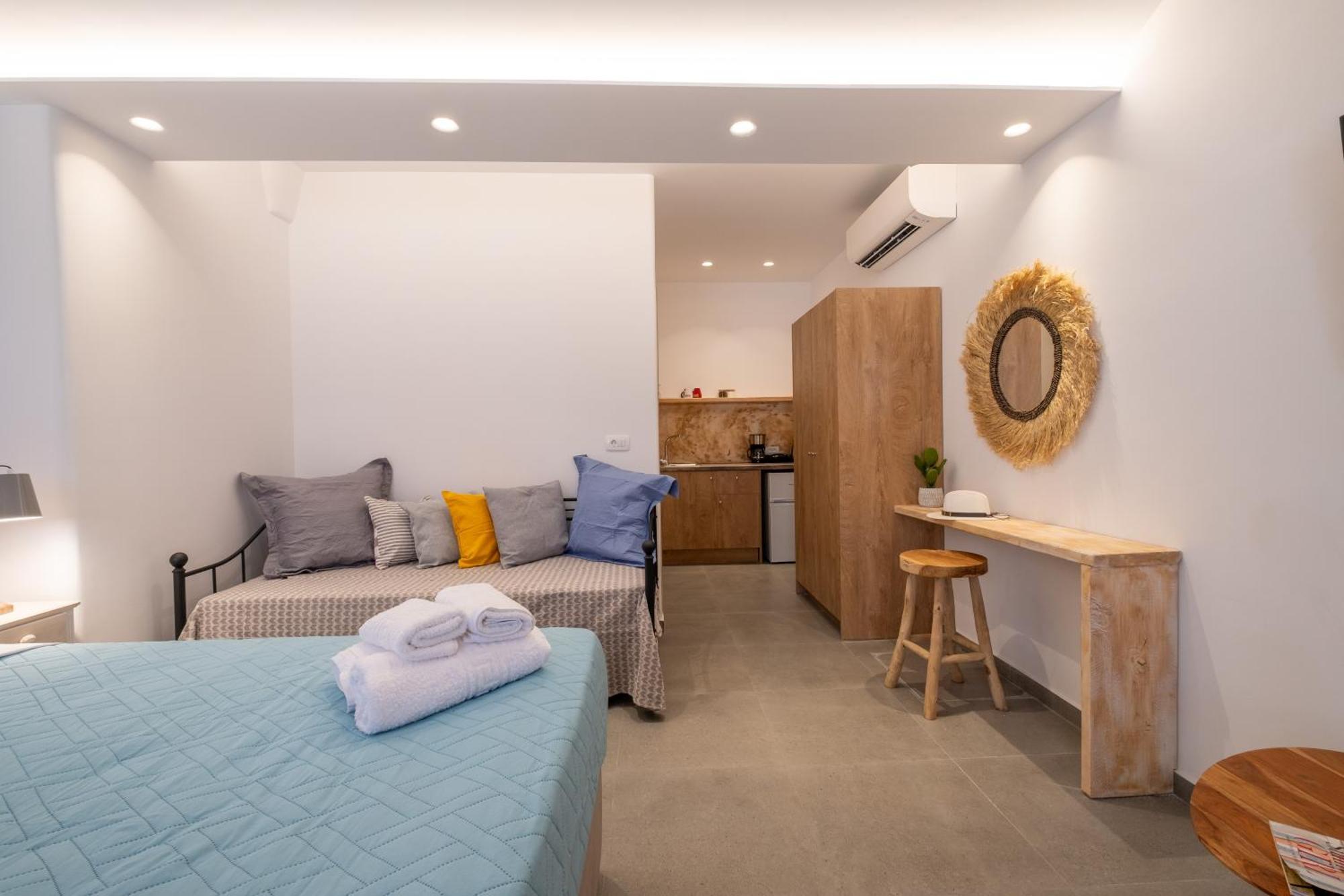 Sand Gem - Beach Apartments Perivolos  Bagian luar foto