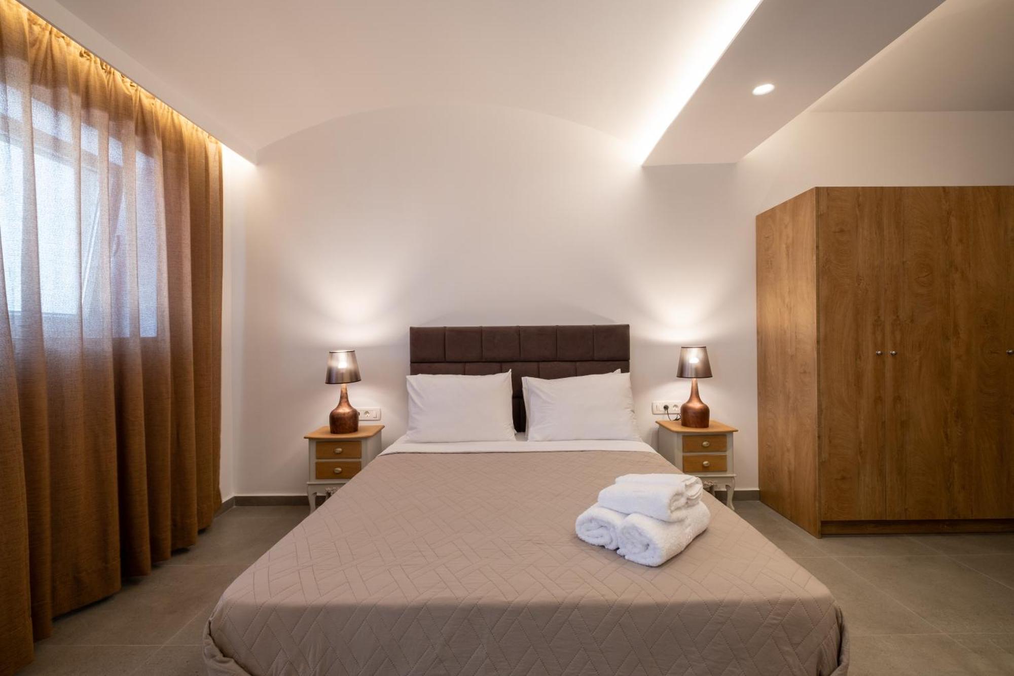 Sand Gem - Beach Apartments Perivolos  Bagian luar foto