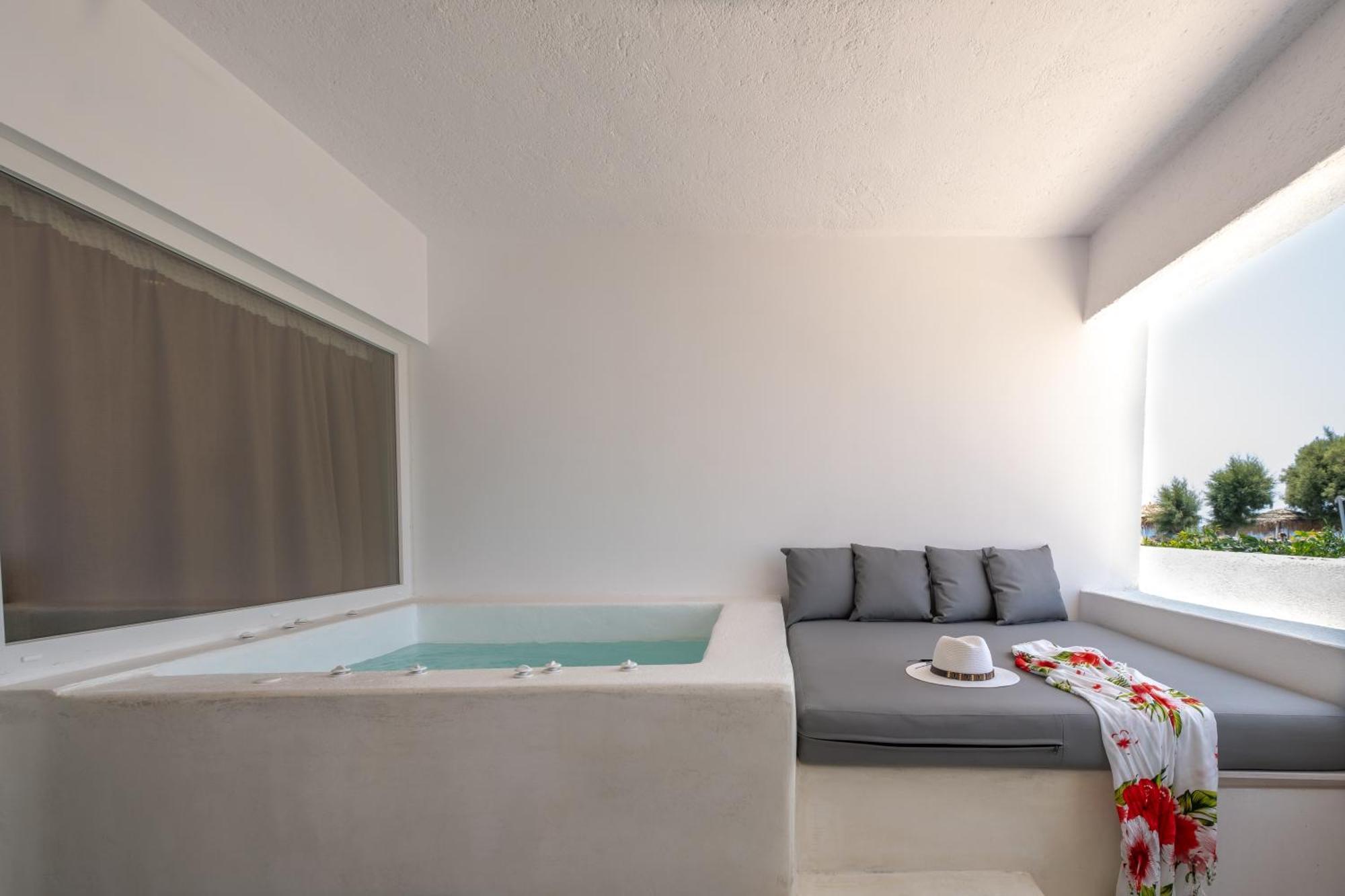 Sand Gem - Beach Apartments Perivolos  Bagian luar foto